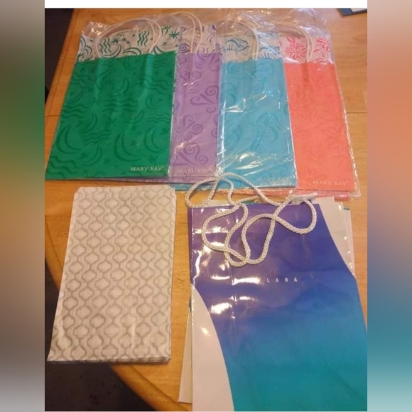 Other - 70 Count Gift/Sales And Mini Bag Bundle